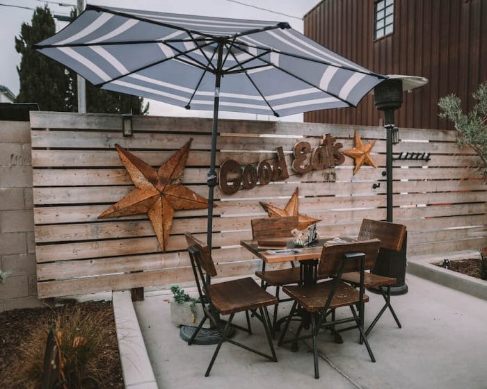 Patio en Cups and Crumbs en Santa Maria Valley, una de las mejores regiones vinícolas de California