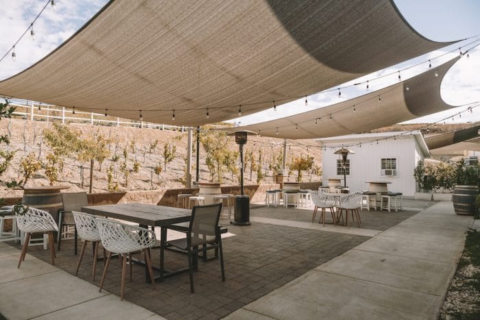 Patio en Akash Winery en Temecula, una de las mejores regiones vinícolas de California