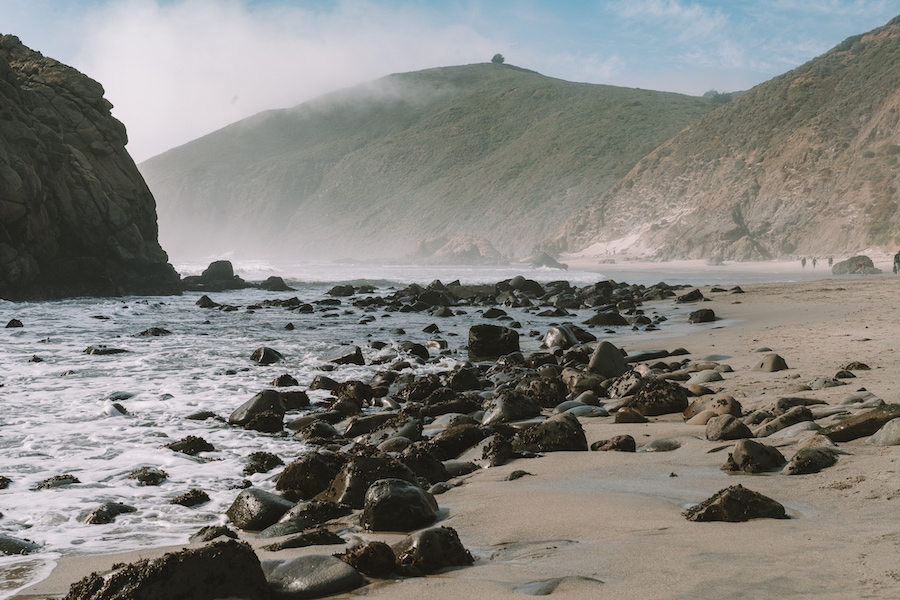 Rock en la playa de Big Sur