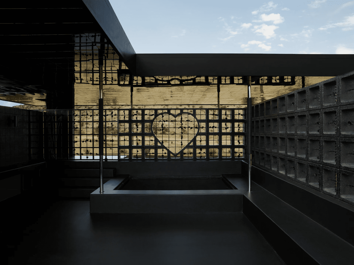 Dentro del interior de la casa rosa de terciopelo negro