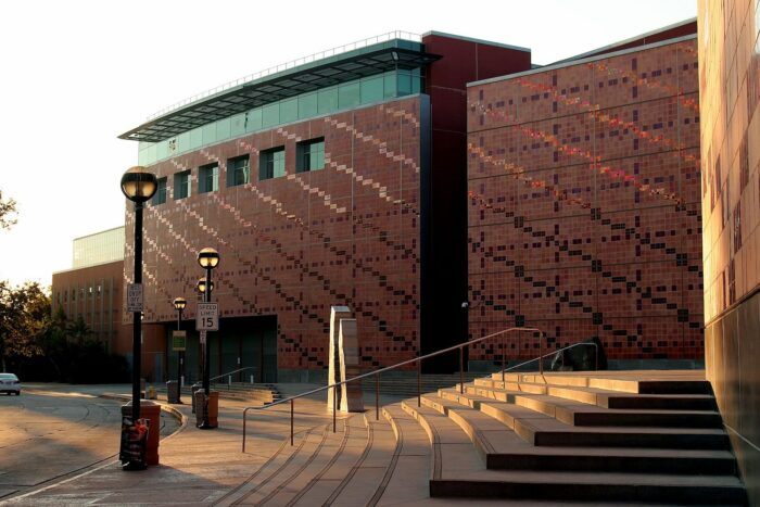 Centro de Ciencias de California por Praytino a través de Wikimedia cc