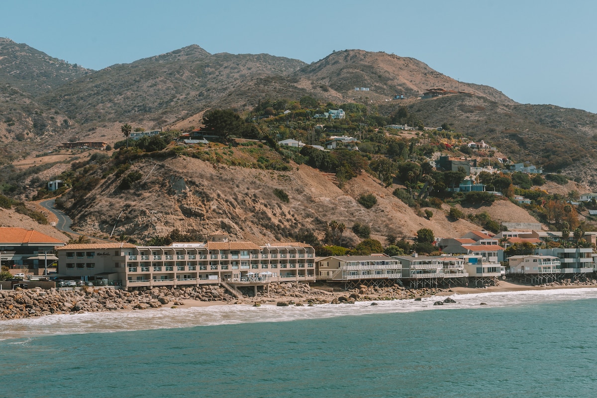 Vista desde el agua de Malibu Beach Inn