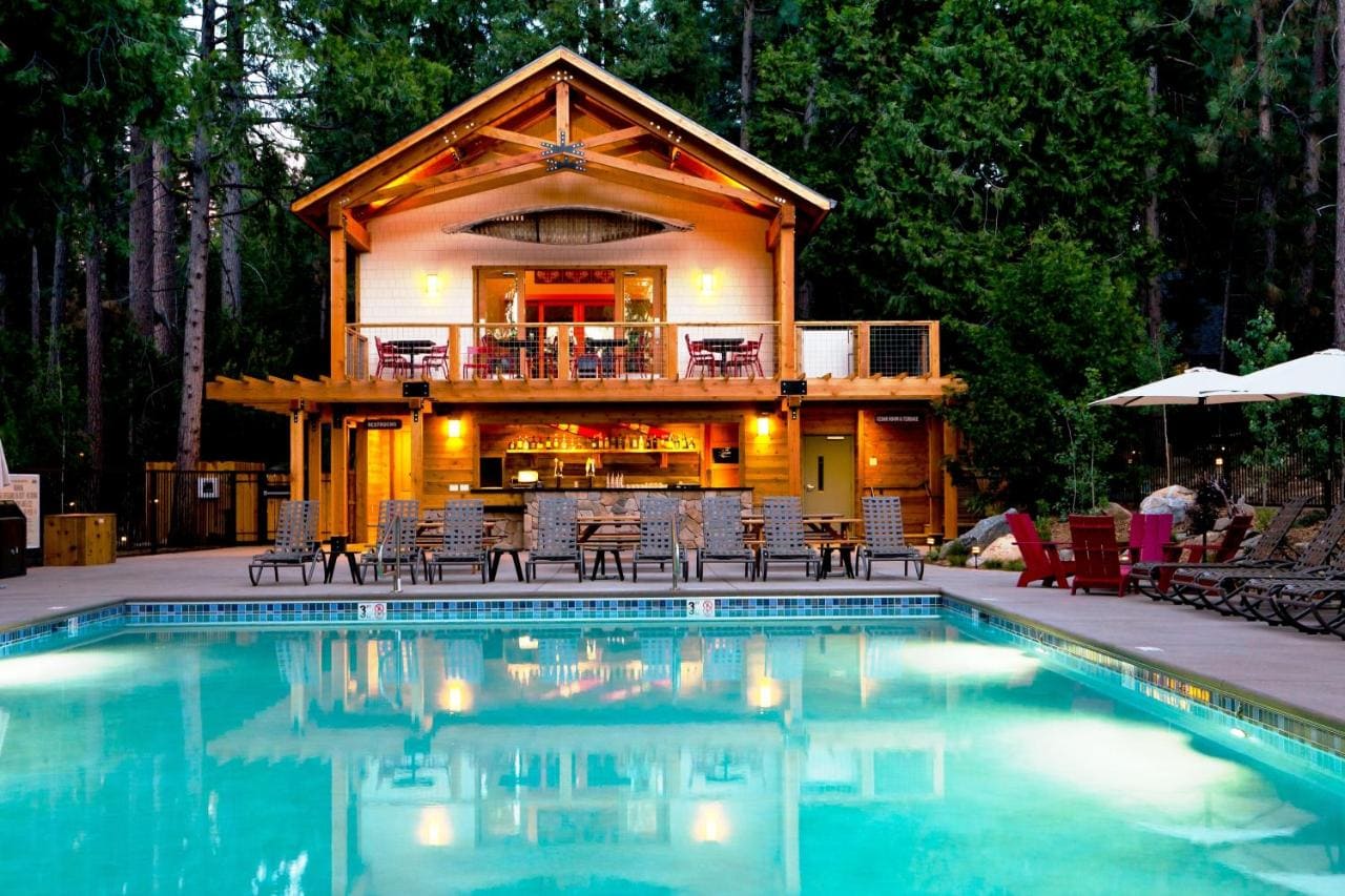Piscina en Evergreen Lodge