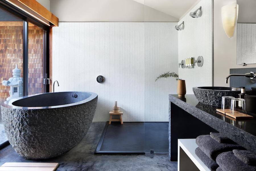 Bañera en Gaige House + ryokan