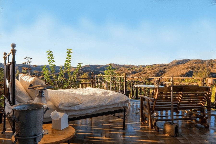 Duerme bajo las estrellas en esta plataforma glamping