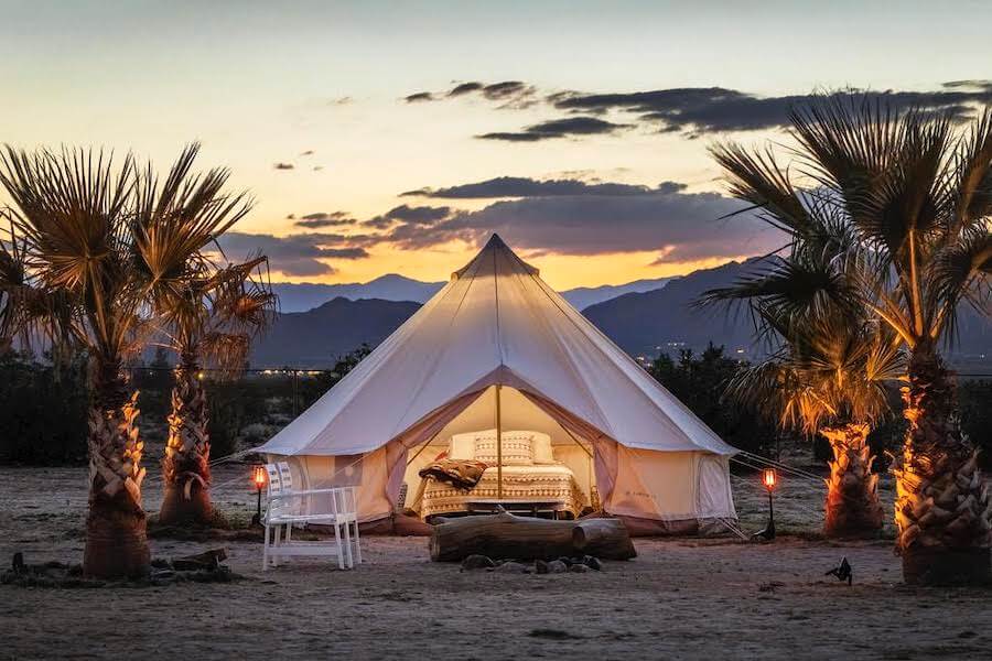 Tienda grande en Joshua Tree, California
