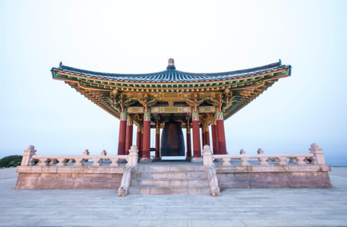 Campana coreana de la amistad en Los Ángeles por Stephen Leonardi a través de Unsplash