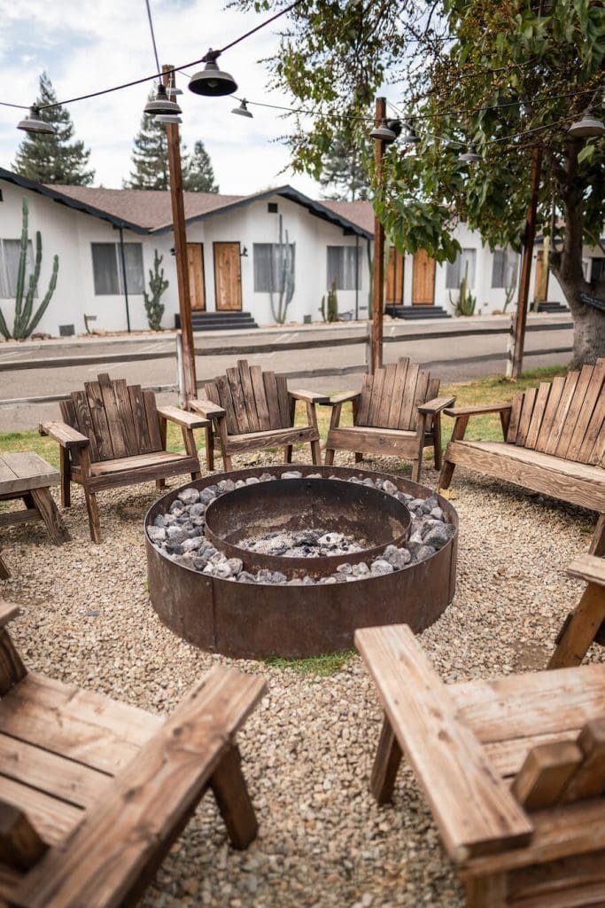 Pozo de fuego en el Alamo Motel