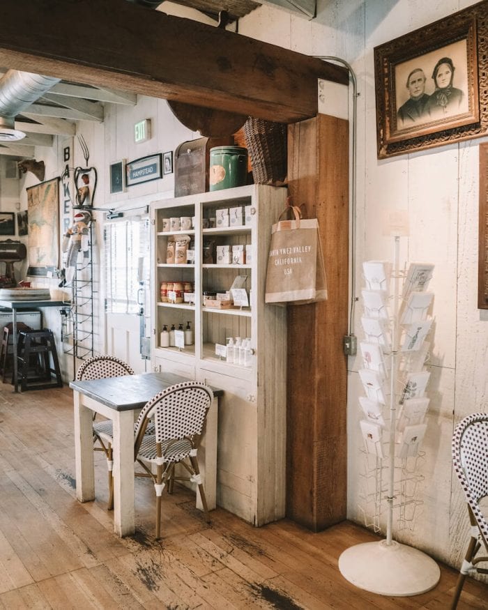 Dentro de Bob's Well Bakery