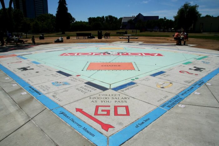 Foto de Monopoly in the Park de Travis Wise a través de Flickr cc