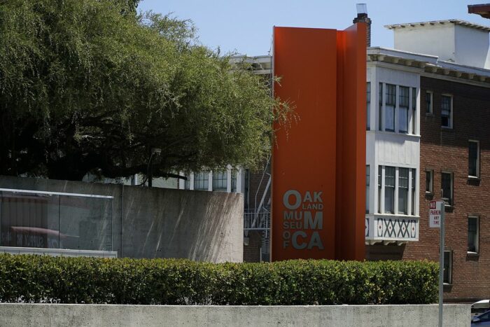 Museo de Oakland de California por Californiathegreat a través de Wikimedia cc