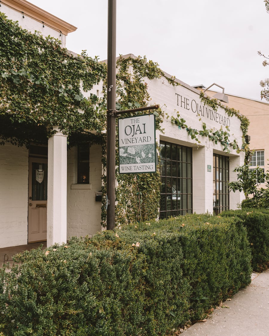 Degustación de vinos en el centro de Ojai - cosas que hacer en Ojai