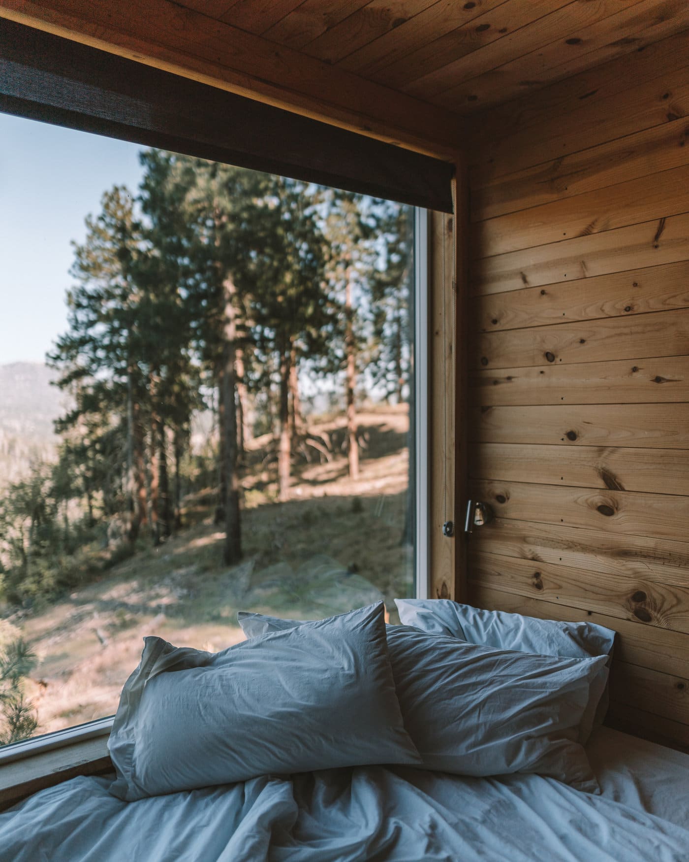 Acogedora cama dentro de la cabaña Getaway - escapada romántica desde Los Ángeles