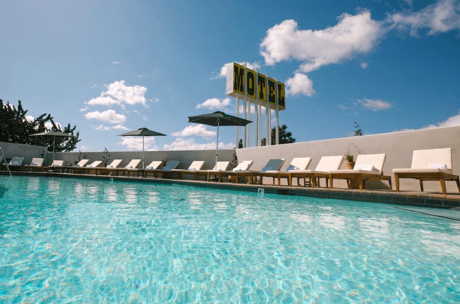 Piscina del motel Skyview