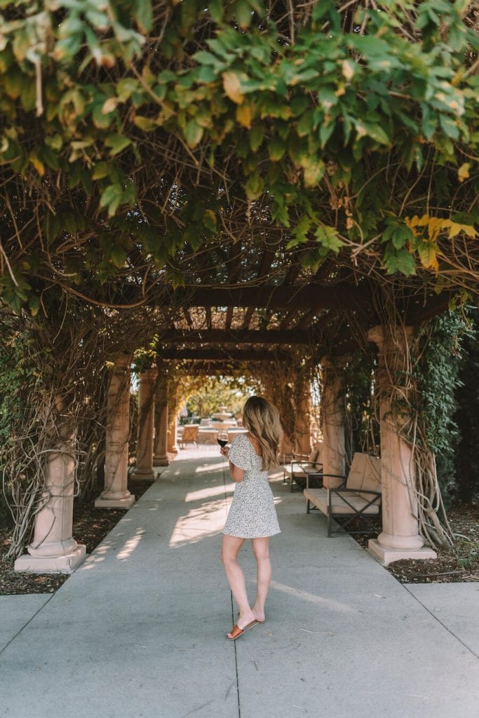 Michelle Halpern en la pasarela de Lorimar Winery