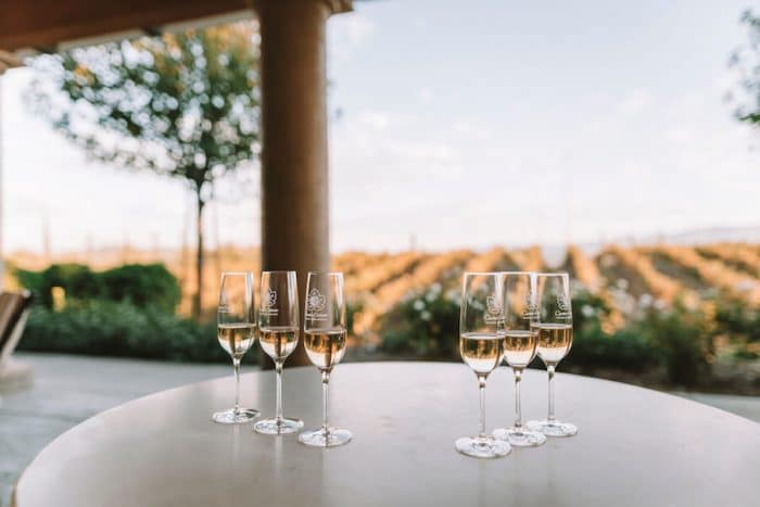 Copas de vino espumoso en Carter Estate Winery