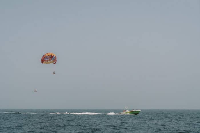 Qué hacer en Catalina - Parasailing en Avalon Bay