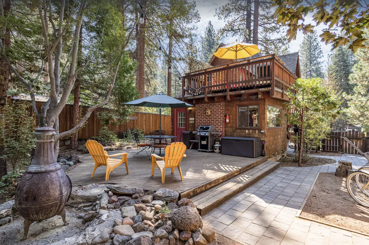 Cubierta trasera de Gingerbread Cottage en Lake Tahoe