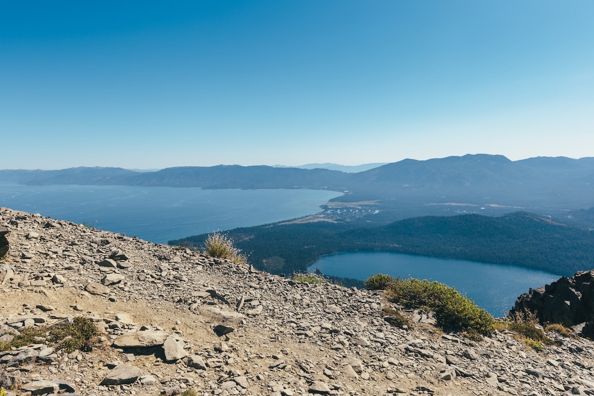 Vistas desde el monte Tallac en el lago Tahoe