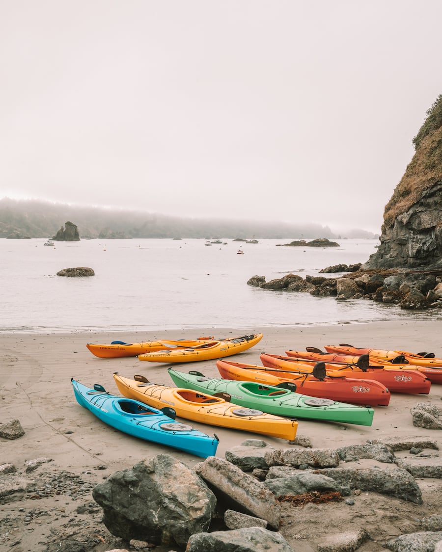Kayaks en la playa