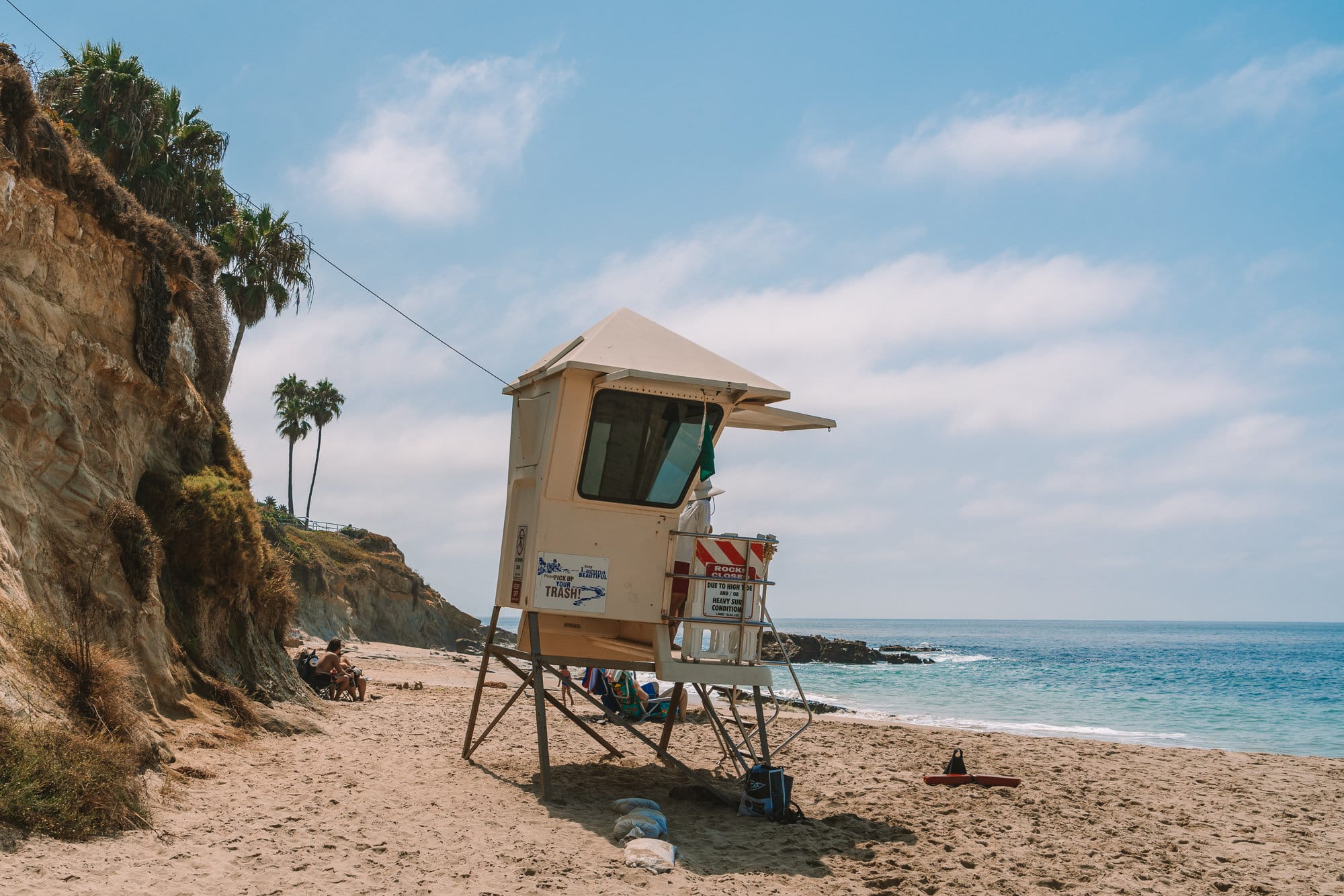 Torre de salvavidas en Laguna Beach, California en verano