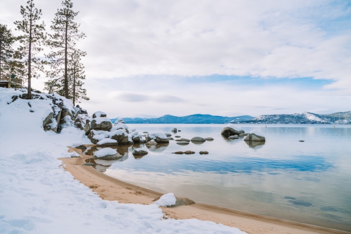 Vistas nevadas desde el parque estatal Sand Harbor