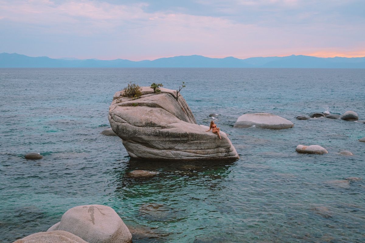 Michelle Halpern sentada en Bonsai Rock