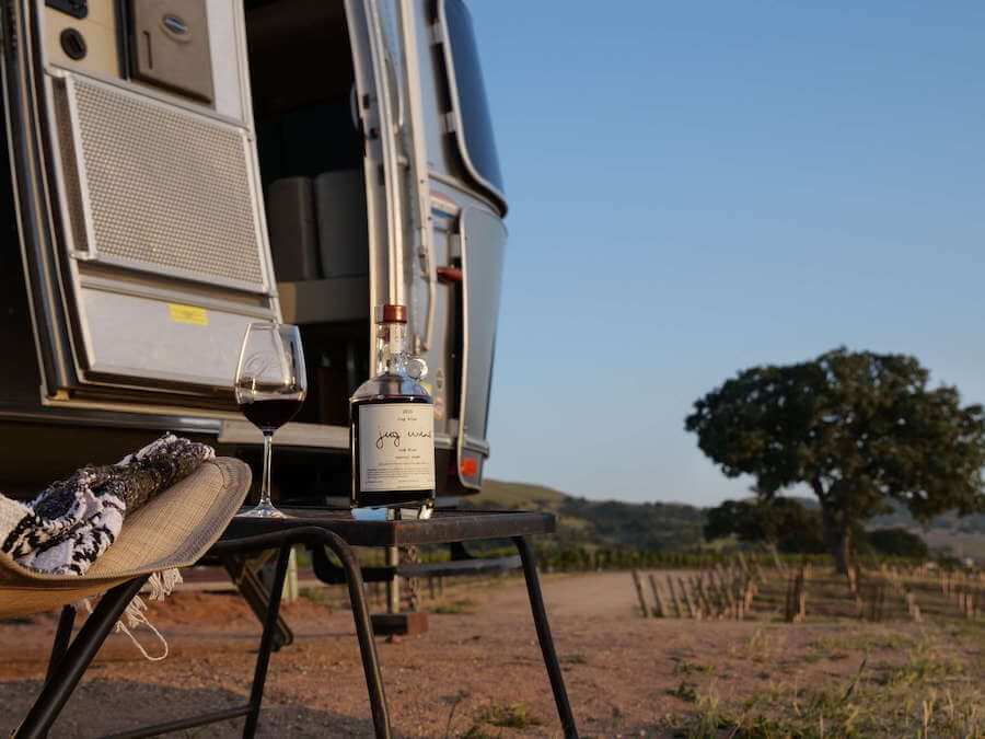 Glamping en la región vinícola en una corriente de aire