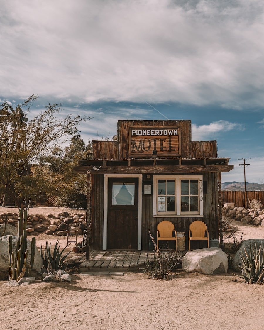Escaparate de Pioneertown para cosas que hacer en el blog de Joshua Tree