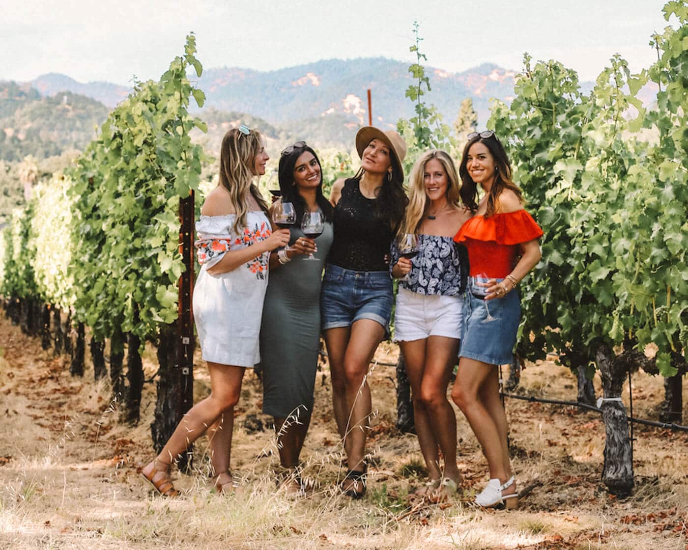 Grupo de chicas en Twomey Vineyards en Napa